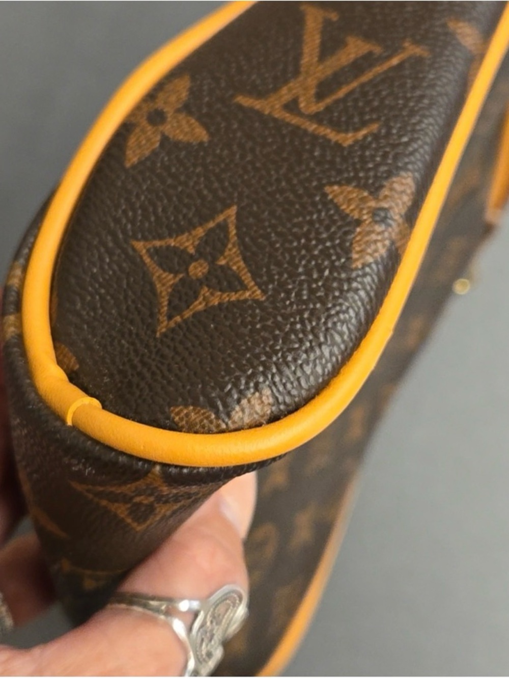 Designer Inspired Fashion Crossbody Bag - Picture 4 of 11